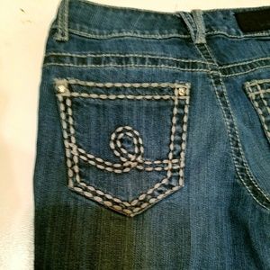 Seven7 skinny jeans w/ jeweled button 27 CUTE!